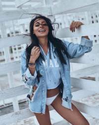 Mevlana Bölgesindeki Göz Kamaştırıcı Escort'la Tanışın